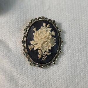 Vintage-Inspired Cream Floral Brooch